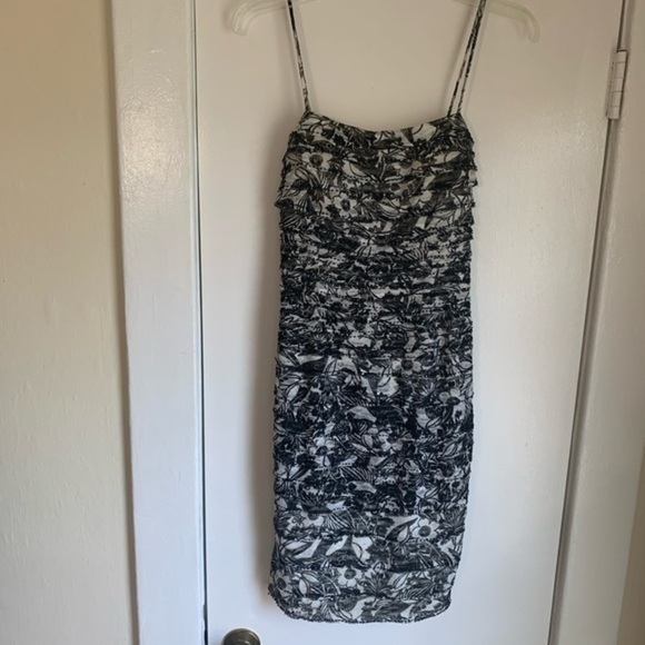 Cache Black & White Mini Formal Dress & Shawl Sz 2 - Picture 4 of 9